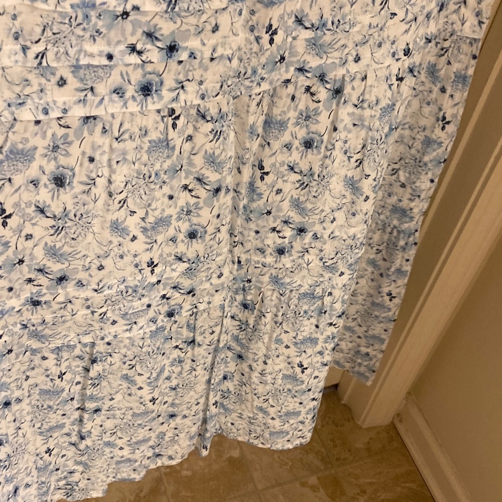 Chic Blue Floral Maxi Dress - Picture 5 of 11